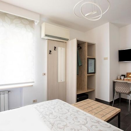 La Riviere Guesthouse Trastevere Rome Exterior photo