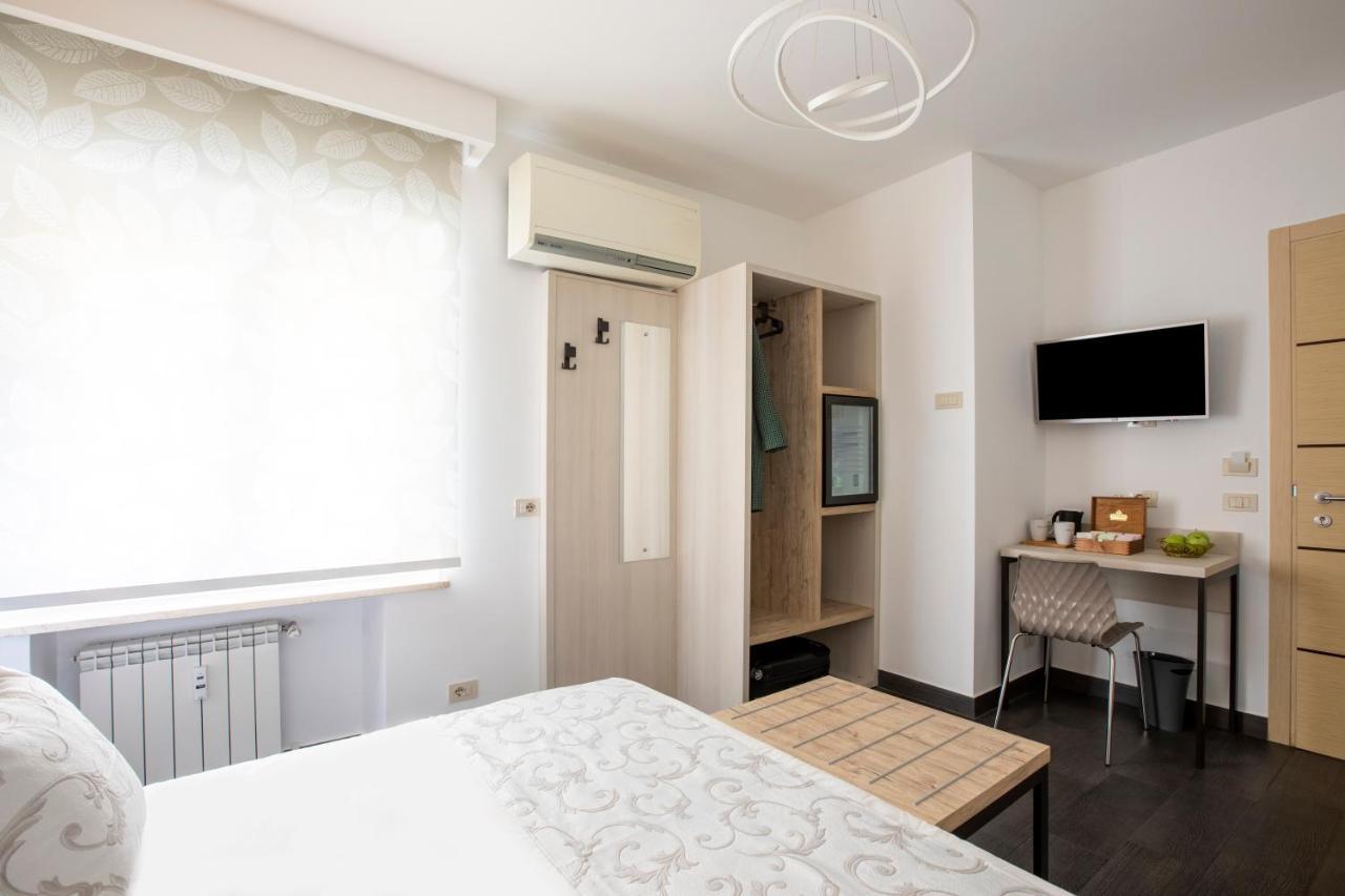 La Riviere Guesthouse Trastevere Rome Exterior photo